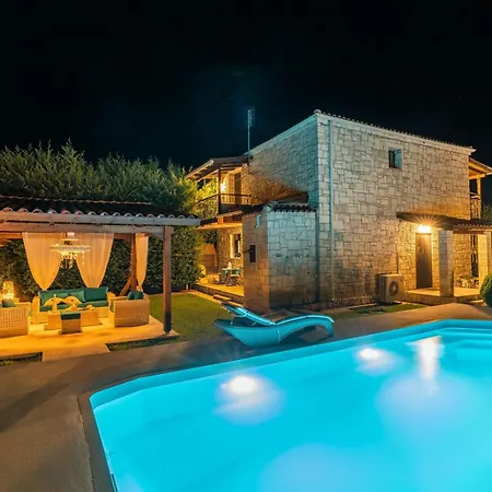 Crown Aphrodite With Private Pool Kamena Vourla