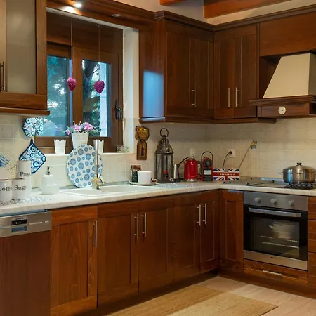 Crown Aphrodite With Private Pool Villa Kamena Vourla