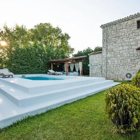 Crown Aphrodite With Private Pool
